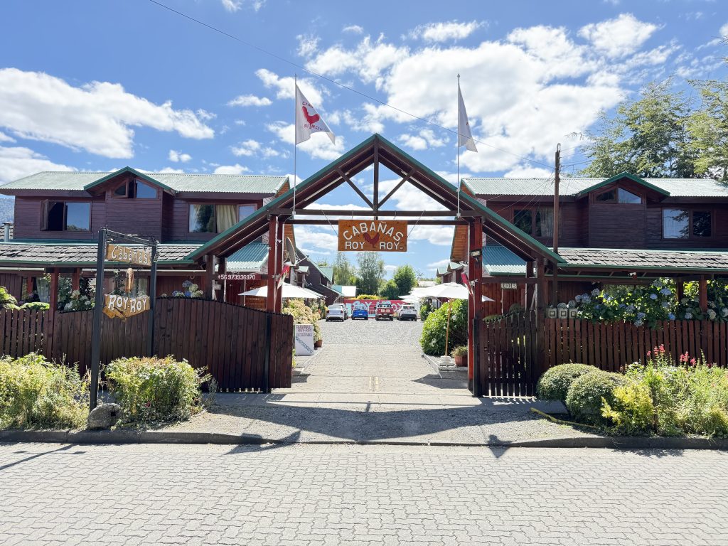 Cabañas Roy Roy ubicadas en un entorno natural privilegiado, nuestras cabañas te ofrecen un refugio perfecto con todas las comodidades que necesitas.